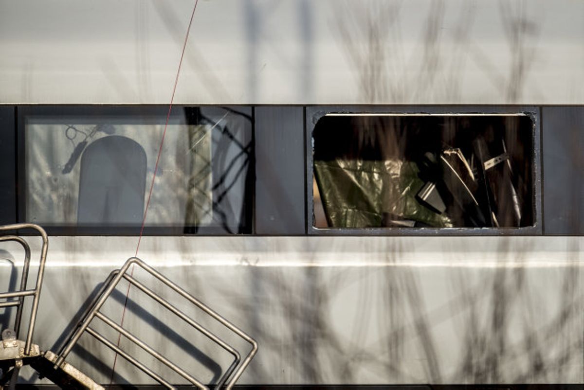 Toget fra ulykken holder her afdækket i Nyborg efter togulykke på Storebæltsbroen. Foto: Mads Claus Rasmussen/Scanpix