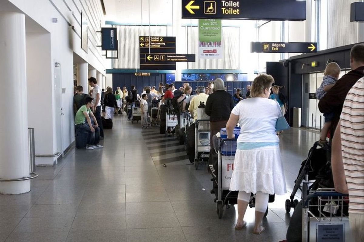 Rejser du uden for Norden og Schengen-området, skal du altid medbringe dit pas, ellers risikerer du at blive afvist ved grænsen.
Når du vender tilbage til Danmark, risikerer du desuden at få en bøde. Foto: Scanpix.