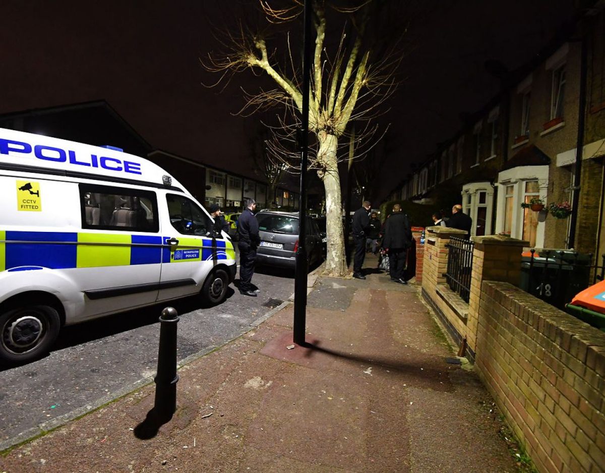 Pigen blev kidnappet fra en bil under et salg på Nine Acres Close i Newham i det østlige London. Først ved 22-tiden blev hun fundet igen. Foto: Scanpix