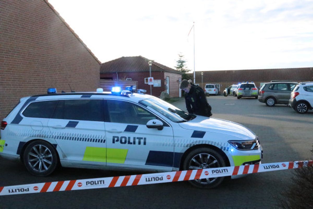 En 45-årig mand fra Hasselager blev lørdag eftermiddag anholdt i Tranbjerg syd for Aarhus. Foto: Øxenholt Foto. KLIK VIDERE OG SE FLERE BILLEDER.