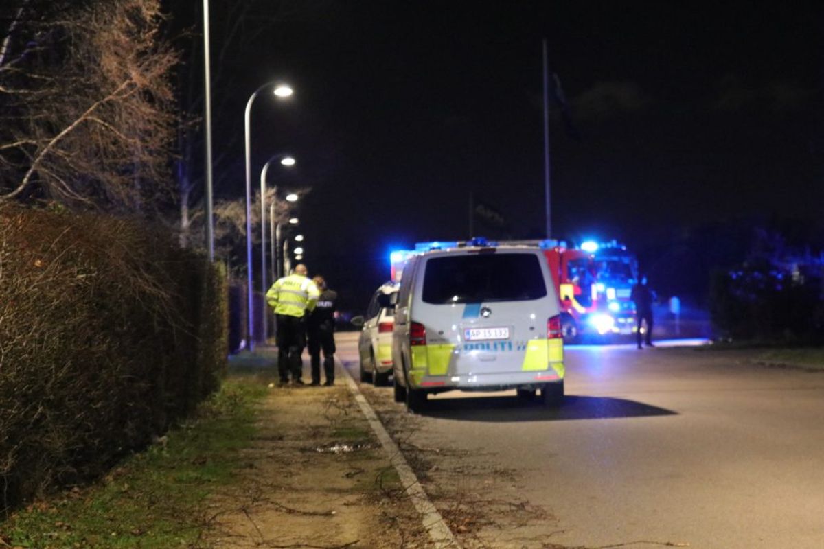 Der har været brand og syreudslip i en industribygning i Brøndby. KLIK for flere billeder. Foto: Presse-fotos.dk.