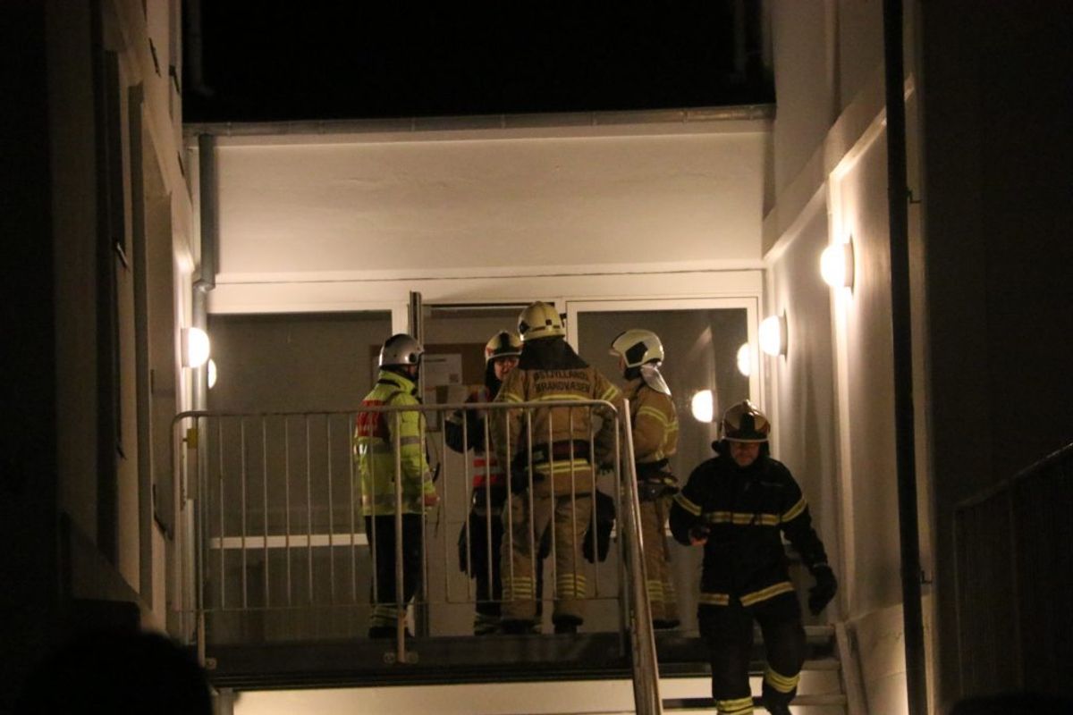 Der måtte iværksættes en større redningsaktion på kollegiet. KLIK FOR FLERE BILLEDER. (Foto: Øxenholt Foto)