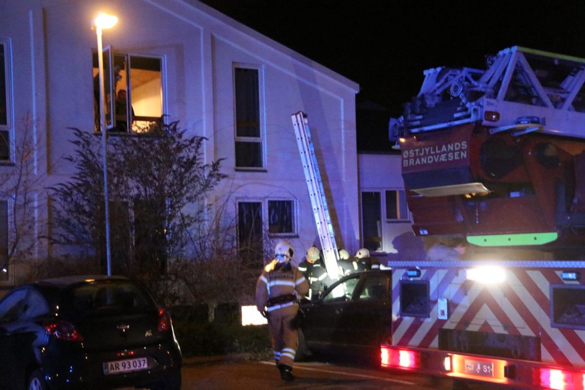 Der måtte iværksættes en større redningsaktion på kollegiet. KLIK FOR FLERE BILLEDER. (Foto: Øxenholt Foto)