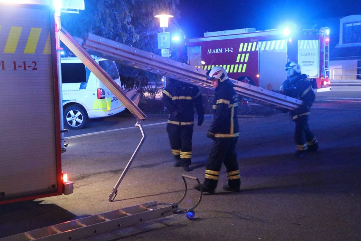 Der måtte iværksættes en større redningsaktion på kollegiet. KLIK FOR FLERE BILLEDER. (Foto: Øxenholt Foto)
