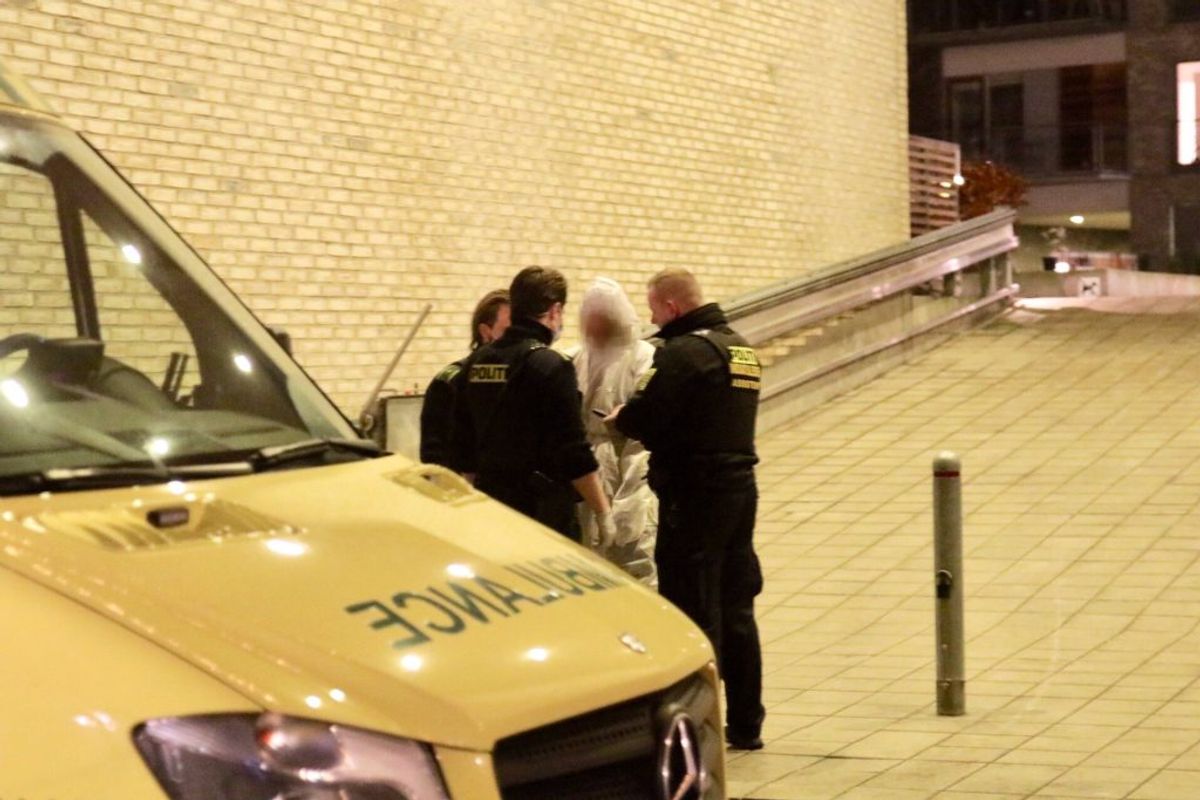 Politiet var massivt til stede natten til onsdag. KLIK VIDERE og se flere billeder. Foto: Presse-fotos.dk