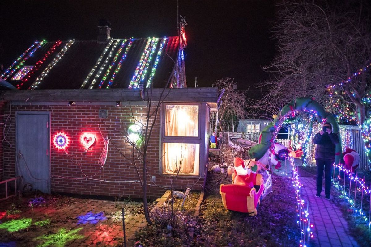 Jeppe Guldbrandsens hus er dækket med 250.000 dioder i Karise på Sydsjælland, tirsdag den 11. december 2018. KLIK VIDERE og se det imponerende julepynt. (Foto: Mads Claus Rasmussen/Ritzau Scanpix)
