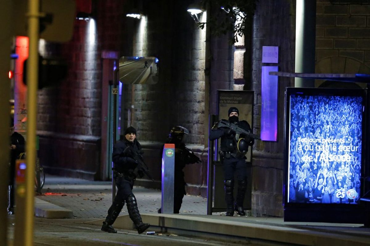 Politiet i Strasbourg har dræbt gerningsmanden bag terror-angrebet på et julemarked, der kostede flere menneskeliv. Foto: Vincent Kessler/Scanpix.