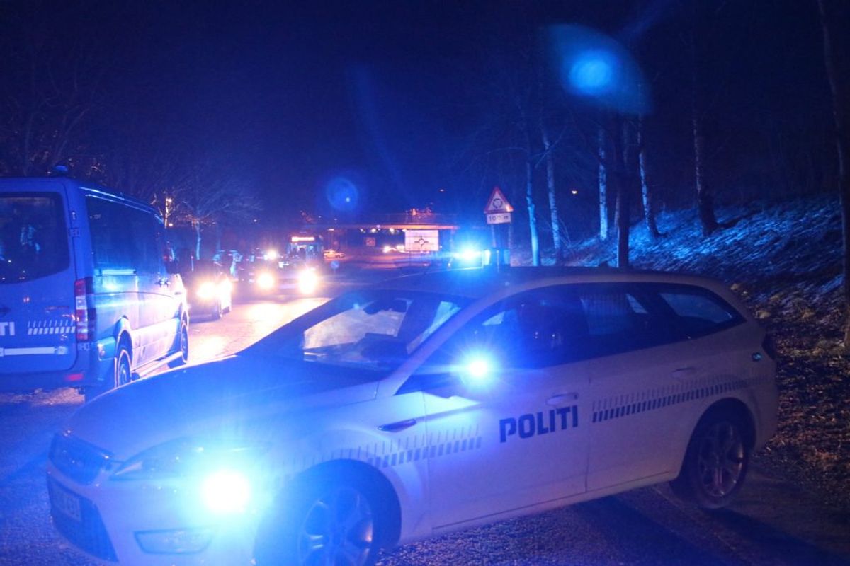 Tre personer blev tirsdag aften stukket ned i Humlebæk Center. KLIK for flere billeder. Foto: Presse-fotos.dk.