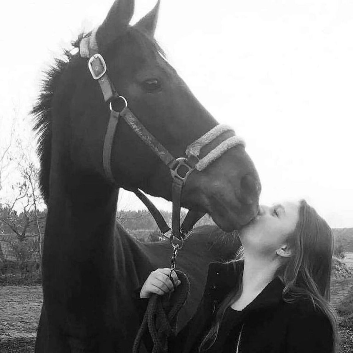 Caroline og hendes hest Pixie. Foto: Caroline Vinther Brandstrup.