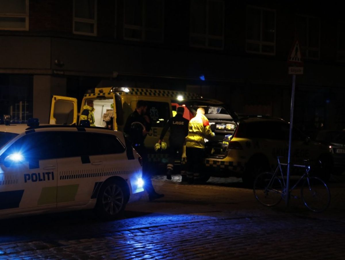 To hele opgange måtte evakueres, mens brandvæsenet kæmpede med flammerne. KLIK FOR FLERE BILLEDER: (Foto: Presse-fotos.dk)
