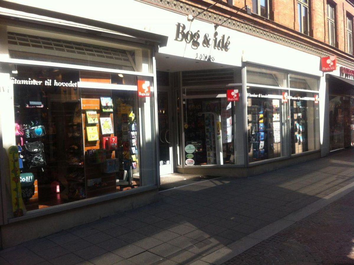 Det er her hos Langes Bog & Ide på Torvestræde i Næstved, hvor brevet kan hentes. Foto: Søren Lange.