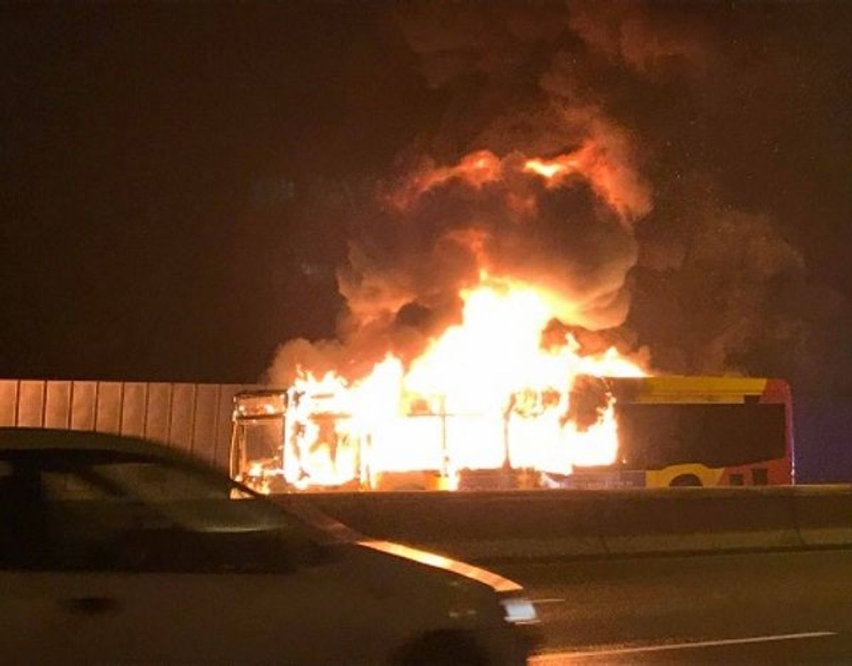 Ingen kom noget til, da bussen brændte. Foto: Presse-foto.dk