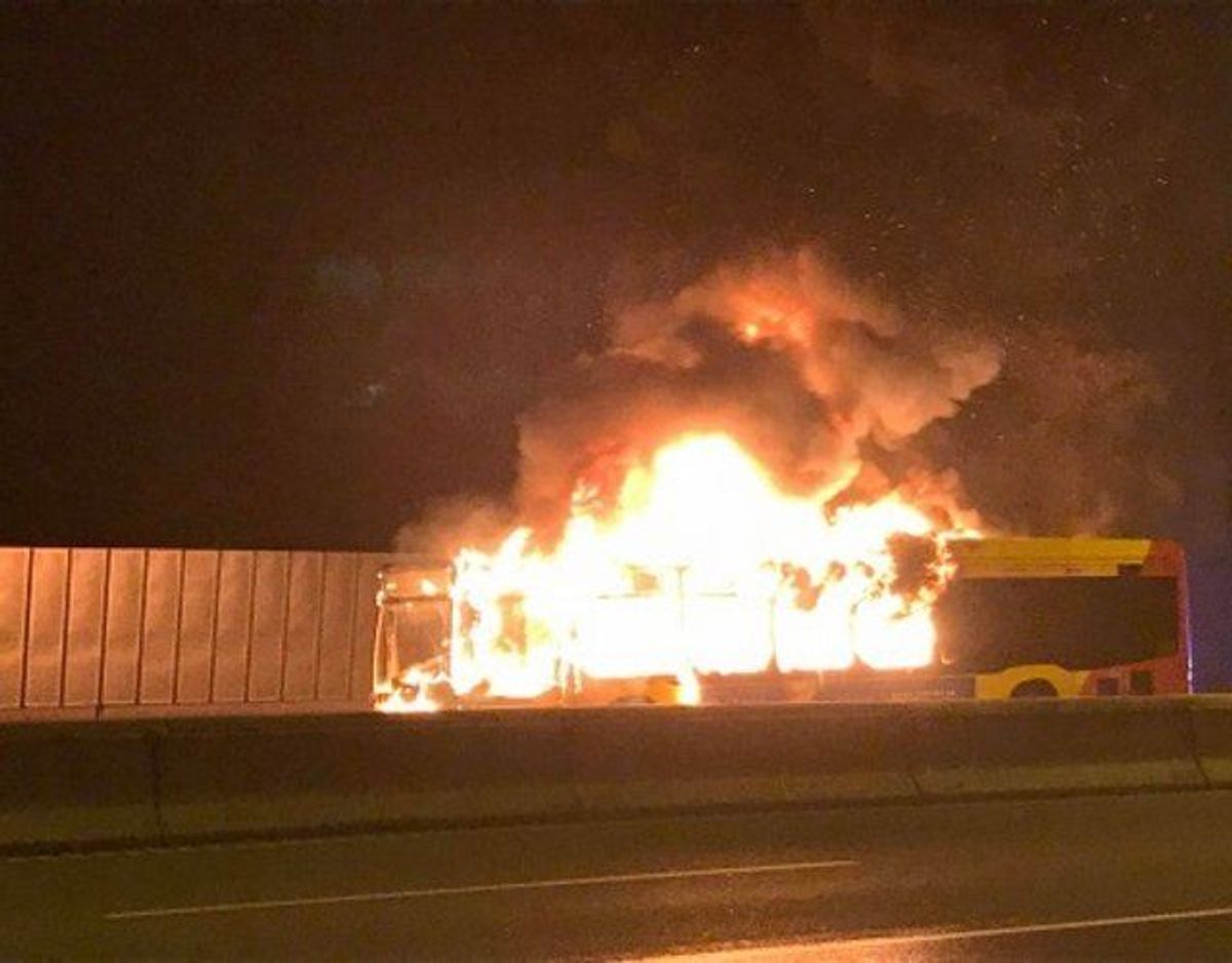 Ingen kom noget til, da bussen brændte. Foto: Presse-foto.dk