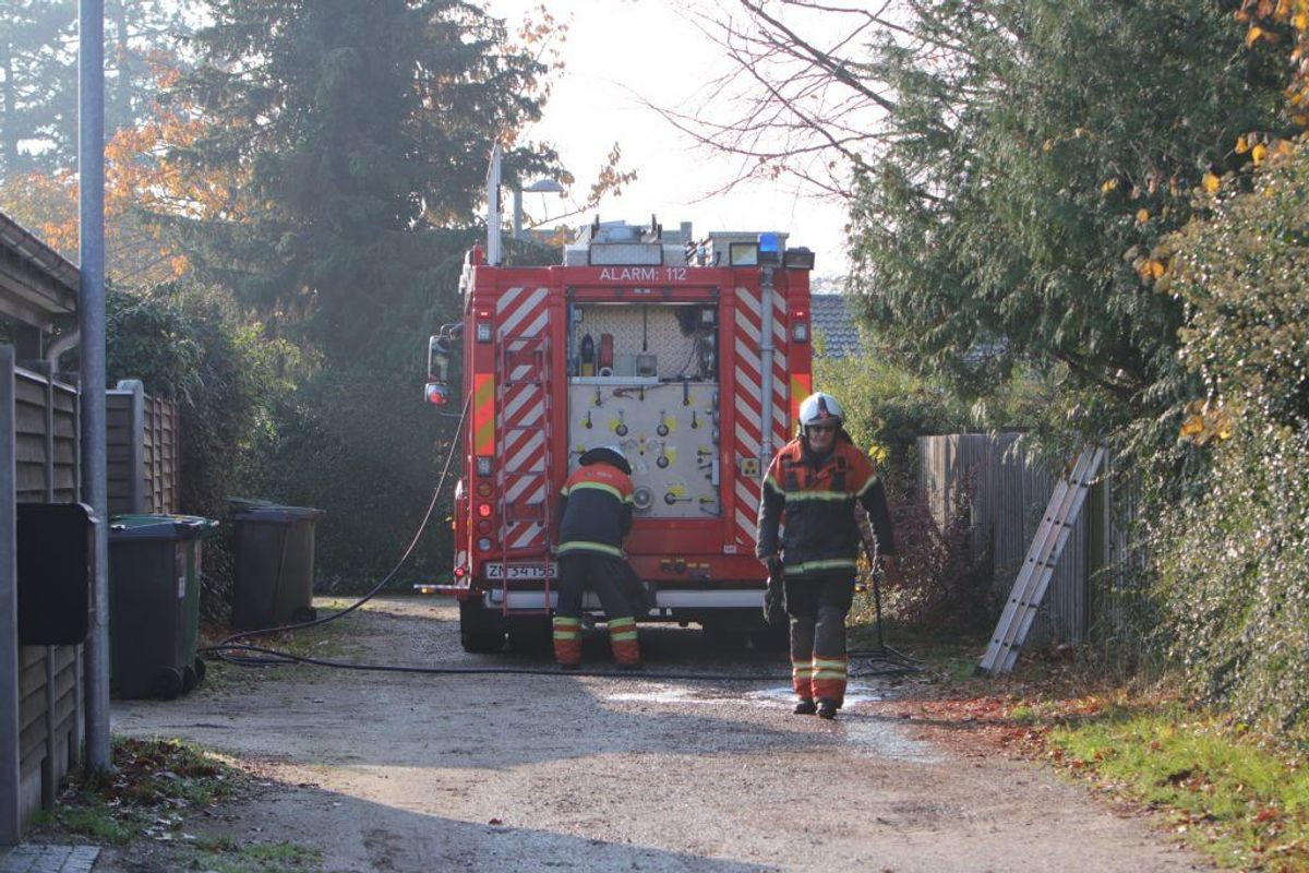 Brandvæsnet var massivt til stede for at slukke branden. (Foto: Presse-fotos.dk)