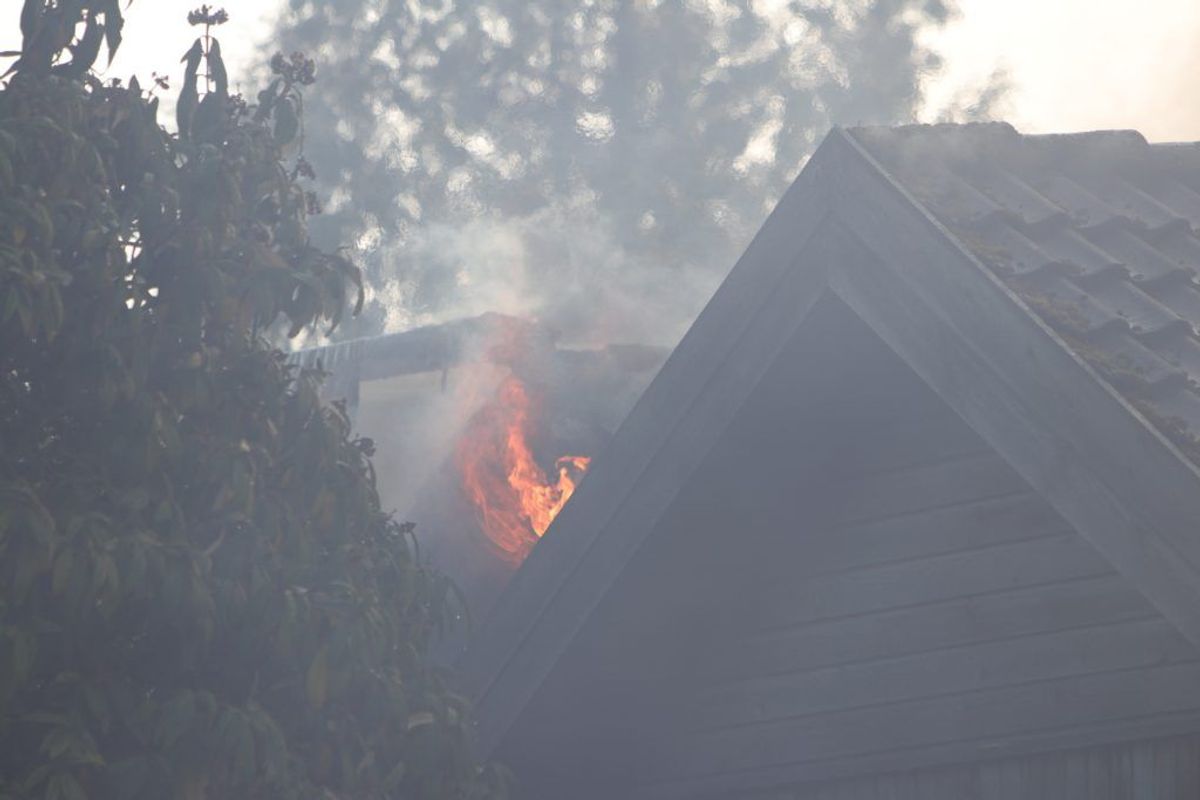 Brandvæsnet var massivt til stede for at slukke branden. (Foto: Presse-fotos.dk)