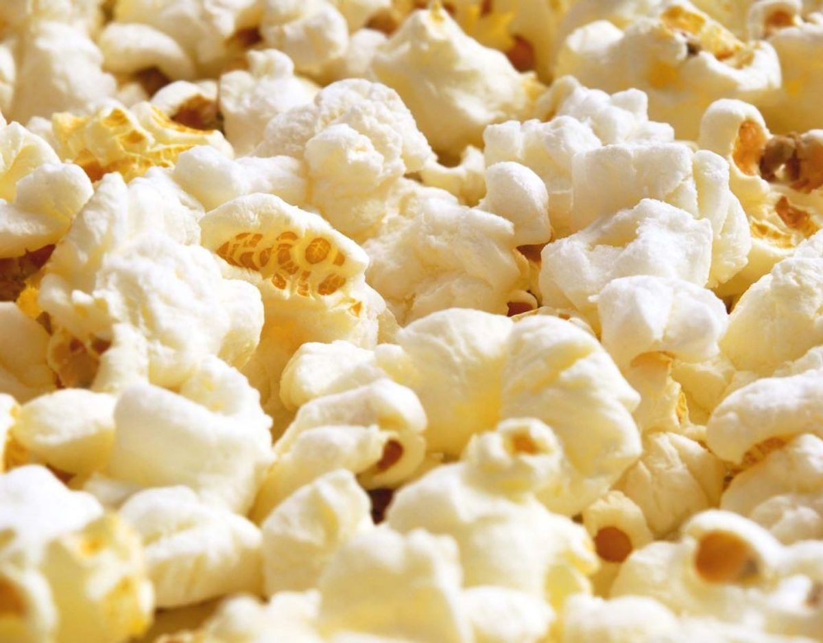 Det kan ellers virke tillokkende at sige ja til gratis popcorn. Men det er falske popcorn. KLIK VIDERE OG SE HVORDAN SVINDELBESKEDEN SER UD.