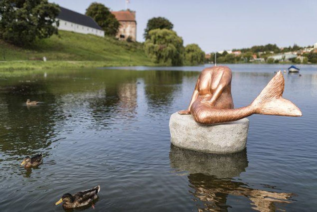 Den lille havfrue i Kolding har mistet hovedet. Kunstneren, Erik Valter, udlover en en Gammel Dansk og frit lejde som dusør til personen, der kan give oplysninger i sagen. Foto: Frank Cilius/arkiv/Scanpix