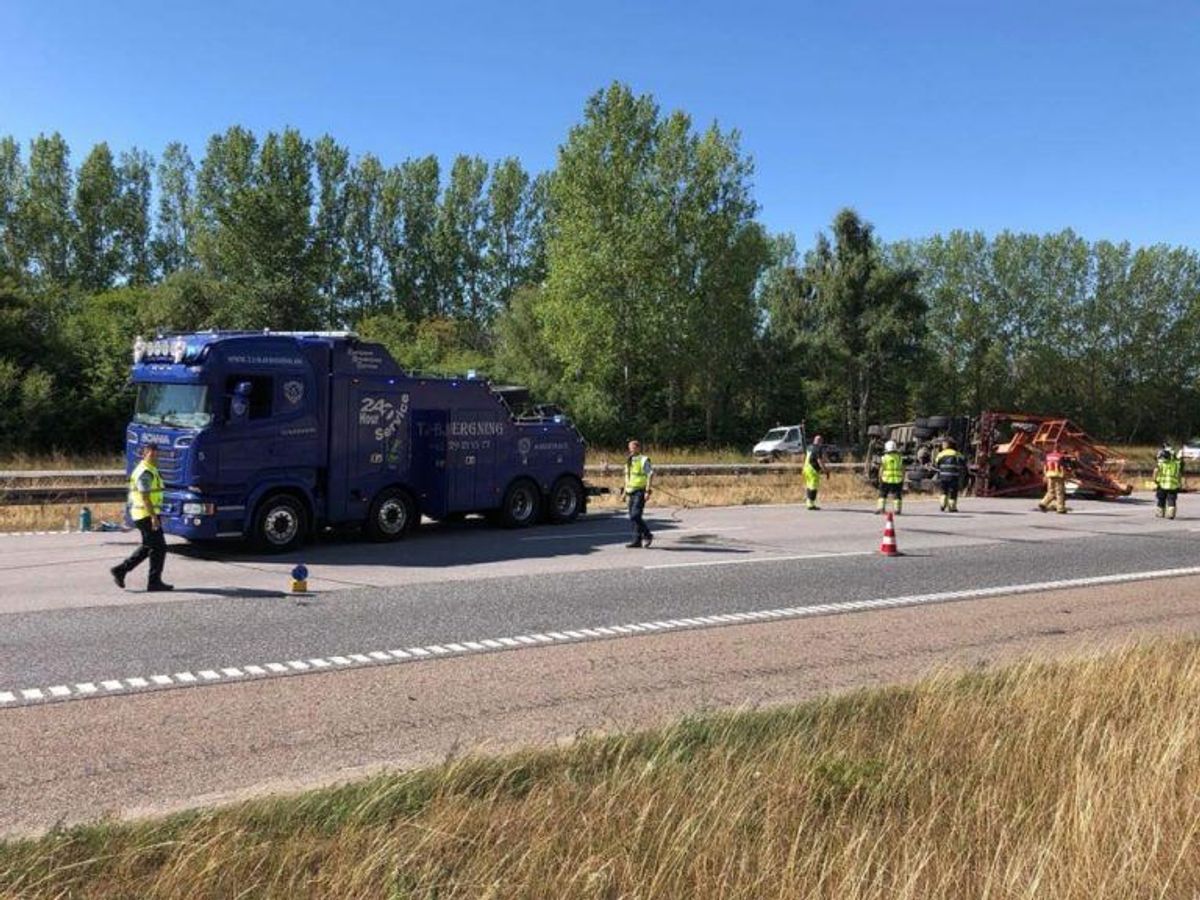 Sådan så der tidligere ud på motorvejen. Det var så interessant, at flere bilister filmede uheldet. Foto: Presse-fotos.dk.