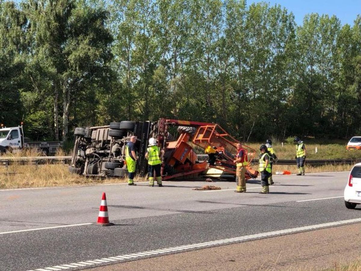 Sådan så der tidligere ud på motorvejen. Det var så interessant, at flere bilister filmede uheldet. Foto: Presse-fotos.dk.