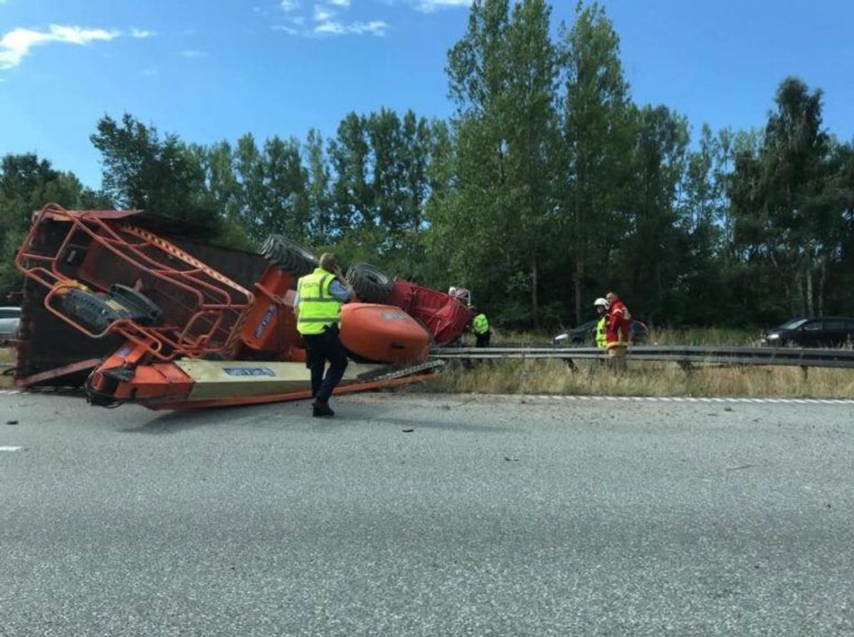 Sådan så der tidligere ud på motorvejen. Det var så interessant, at flere bilister filmede uheldet. Foto: Presse-fotos.dk.