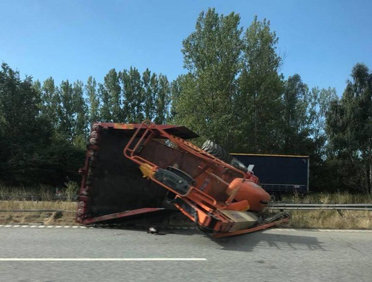Sådan så der tidligere ud på motorvejen. Det var så interessant, at flere bilister filmede uheldet. Foto: Presse-fotos.dk.