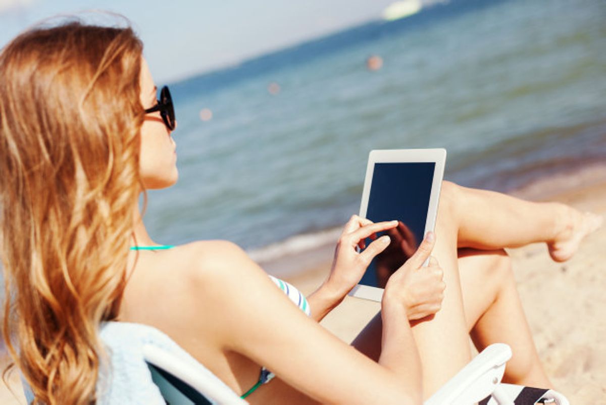 Denne sommer kan du på grund af nye EU-regler nyde ferien med en dansk tv-kanal eller streamingtjeneste på tabletten eller computeren. Foto: Colourbox/Free