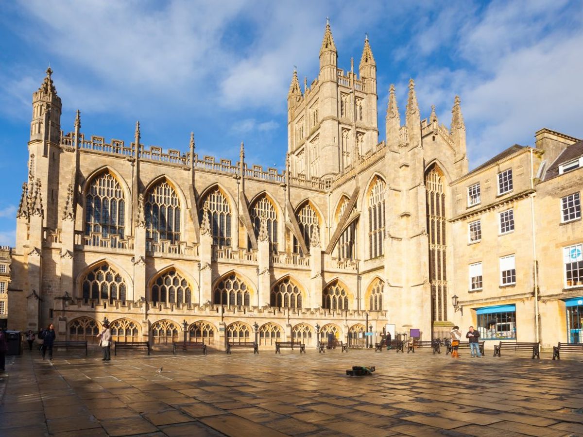 Mønterne er fundet i den smukke katedral i Bath fra år 975. (Foto: Iris)