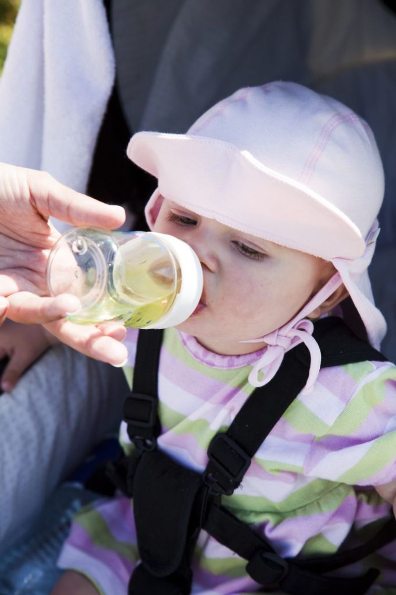 Modermælkserstatning i pulverform, babymad og specialfødevarer, der er påkrævet af medicinske årsager: Højst to kilo. Der er dog visse betingelser, der skal være opfyldt. Foto: Colorubox.