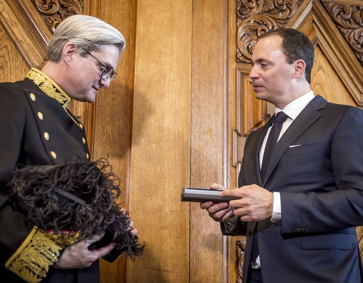 Tiltrædende minister Tommy Ahlers og afgående minister Søren Pind (V) under ministeroverdragelse i uddannelses- og forskningsministeriet den 2. maj 2018. (Foto: Mads Claus Rasmussen/Ritzau Scanpix)