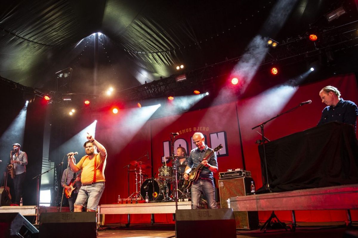 Koncerten på Jelling Festival fik en god anmeldelse af Ekstra Bladet, som konstaterede, at “Mogensen lever og har det skidegodt.”. Foto: René Lind Gammelmark