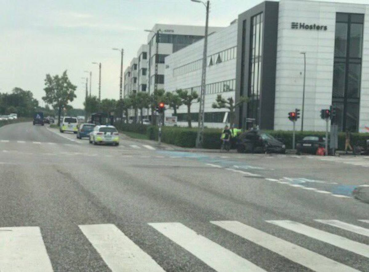 Det store kryds Herlev Ringvej/Mileparken fortsat spærret efter voldsom trafikulykke. Foto: Pressefotos.dk