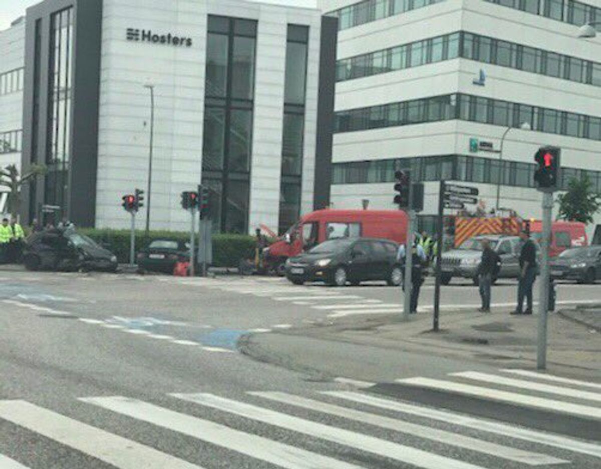 Det store kryds Herlev Ringvej/Mileparken fortsat spærret efter voldsom trafikulykke. Foto: Pressefotos.dk
