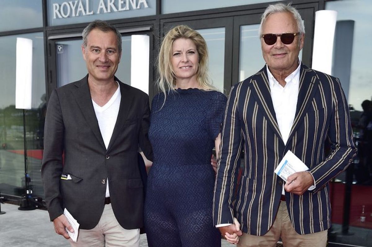 Her er det Jarl Friis Mikkelsen med ledsagere på den røde løber til DR’s fødselsdagsshow ‘Hele Danmark fejrer Kronprinsen’ i forbindelse med kronprinsens 50-års fødselsdag i Royal Arena i København, søndag den 27. maj 2018.. (Foto: Tariq Mikkel Khan/Ritzau Scanpix)