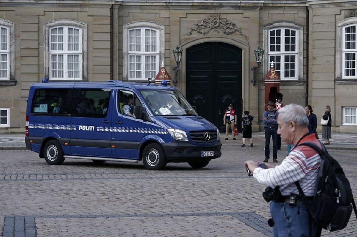 Kronprinsen 50 år: Kronprins Frederik og kronprinsesse Mary kører til Gallataffel fra Amalienborg til Christiansborg med karet fra Den Kongelige Stald Etat med eskorte af Gardehusarregimentets Hesteskadron i København, lørdag den 26. maj 2018.. (Foto: Martin Sylvest/Ritzau Scanpix)