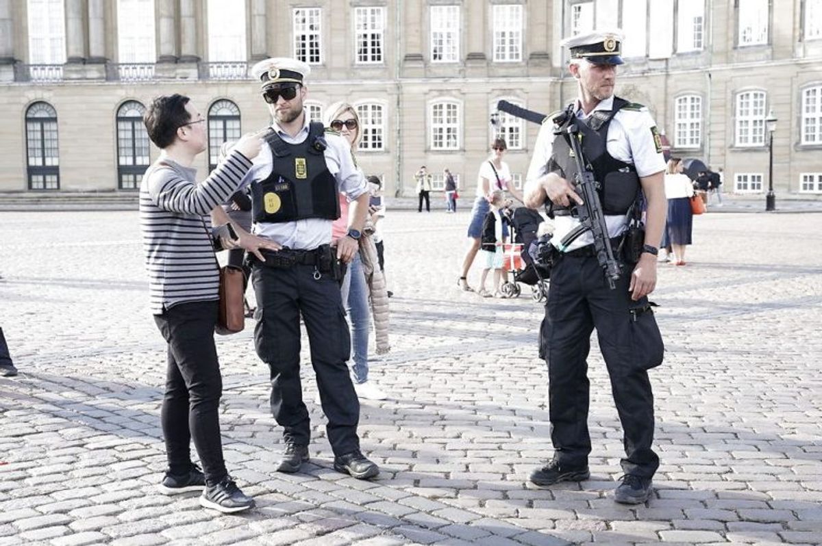 Kronprinsen 50 år: Kronprins Frederik og kronprinsesse Mary kører til Gallataffel fra Amalienborg til Christiansborg med karet fra Den Kongelige Stald Etat med eskorte af Gardehusarregimentets Hesteskadron i København, lørdag den 26. maj 2018.. (Foto: Martin Sylvest/Ritzau Scanpix)
