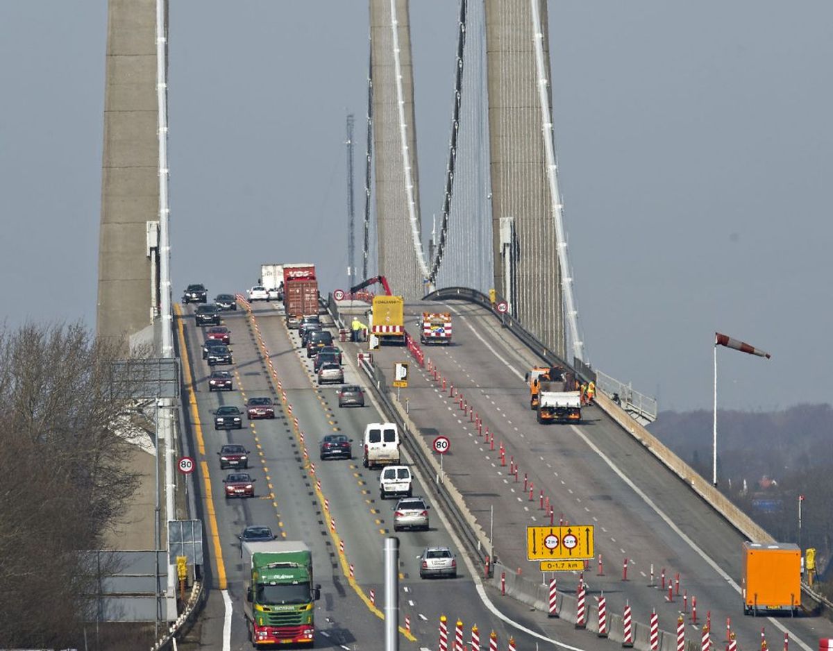 Er hastighedsgrænsen ved et vejarbejde sat ved 90 kilometer i timen, så mister du kørekortet betinget, hvis du kører 127 kilometer i timen. Kortet ryger ubetinget, hvis du kører 181 kilometer i timen gennem vejarbejdet. Arkivfoto: Scanpix