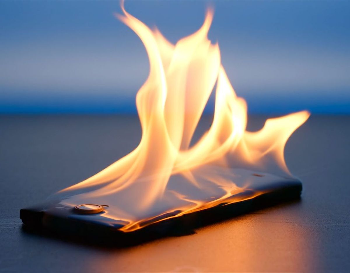 Du skal tænke dig godt om, når du lægger din telefon fra dig. KLIK videre og bliv klogere. Foto: Scanpix