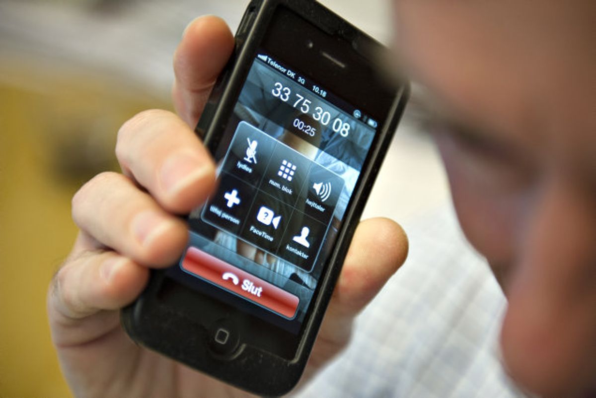 Det kan være en dyr fornøjelse at bruge mobilen til samtaler og data, hvis man befinder sig i et land uden for EU, for eksempel Tyrkiet. Det skyldes den såkaldte roamingafgift, som er afskaffet i EU, men som stadig opkræves af mange selskaber udenfor EU. Foto: Jens Nørgaard Larsen/arkiv/Scanpix