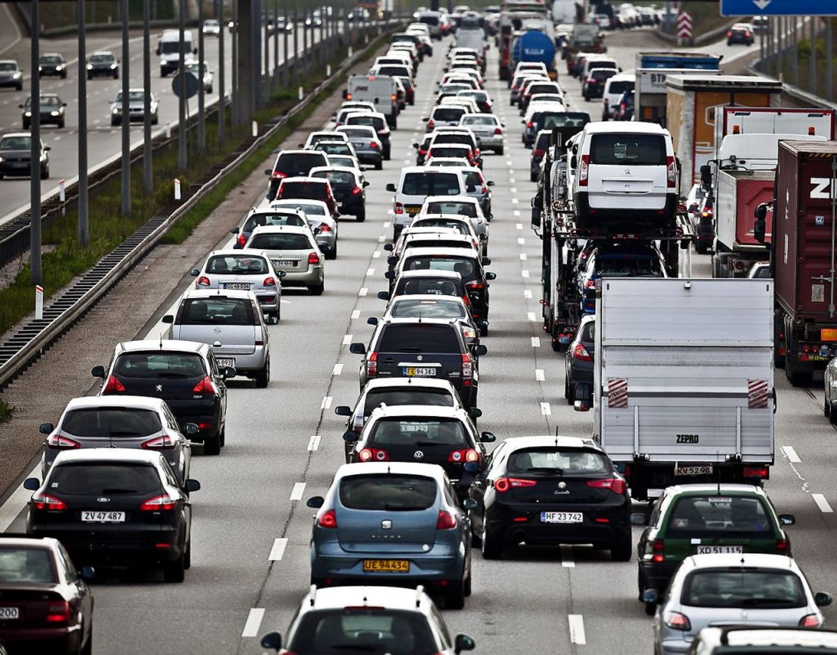 Køen på motorvejen er den samme, uanset om du kører Land Rover, Ford eller Fiat. Alligevel er der stor forskel på, hvor tilfredse de danske bilejere er med deres køretøj. KLIK IGENNEM GALLERIET OG SE DE TI BILMÆRKER, SOM EJERNE ER MEST TILFREDSE MED IFØLGE FDM’S AUTOINDEX-UNDERSØGELSE. ARKIV. Foto: Dennis Lehmann/Scanpix