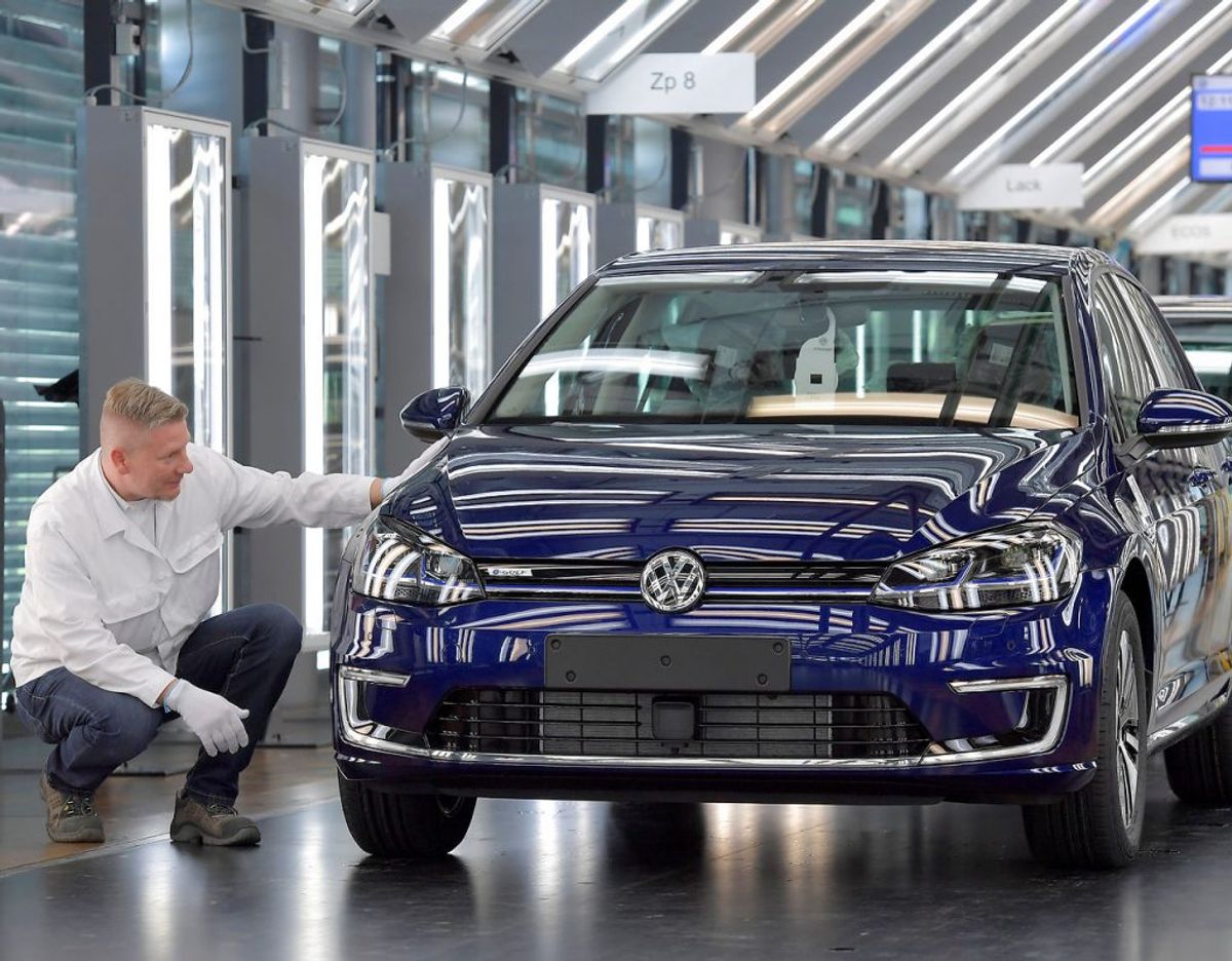 NUMMER 8: Volkswagen var det mest solgte bilmærke i 2017. Kunderne lader da også til at være godt tilfredse – den tyske bilmastodont har de ottendegladeste ejere. Foto: Matthias Rietschel/Scanpix