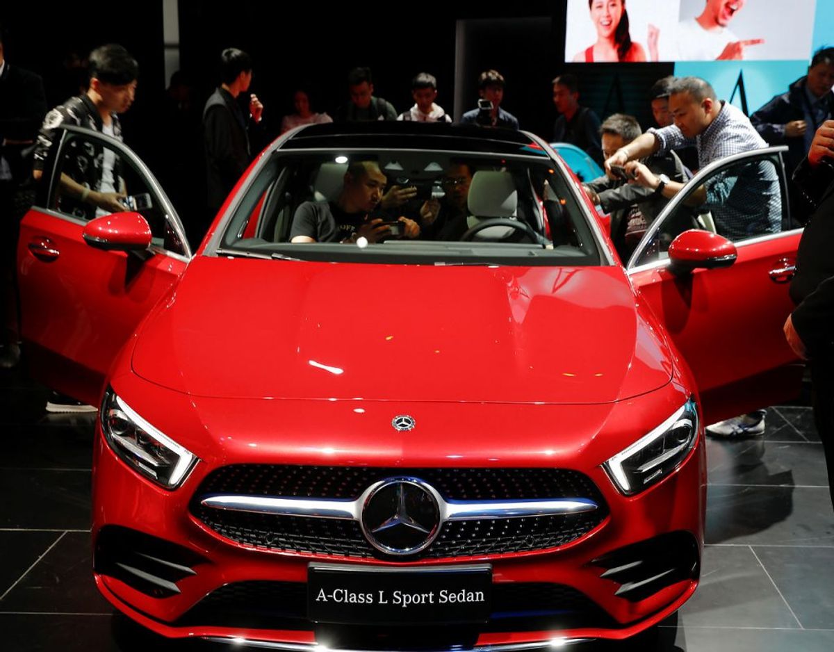 NUMMER 3: Mercedes er hoppet en enkelt plads ned på listen, og må altså finde sig i at have to bilmærker forsig, der er mere vellidte. Foto: Damir Sagolj/Scanpix