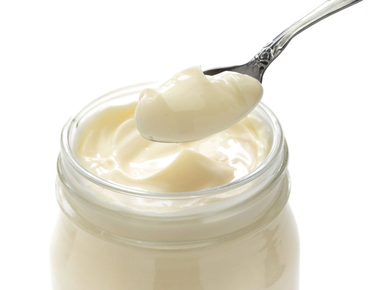 Mayonnaise i fryseren dur ikke, for når du så vil tø den op, skiller mayo’en. Dette gælder også mad, hvor der indgår mayonnaise. Foto: Scanpix