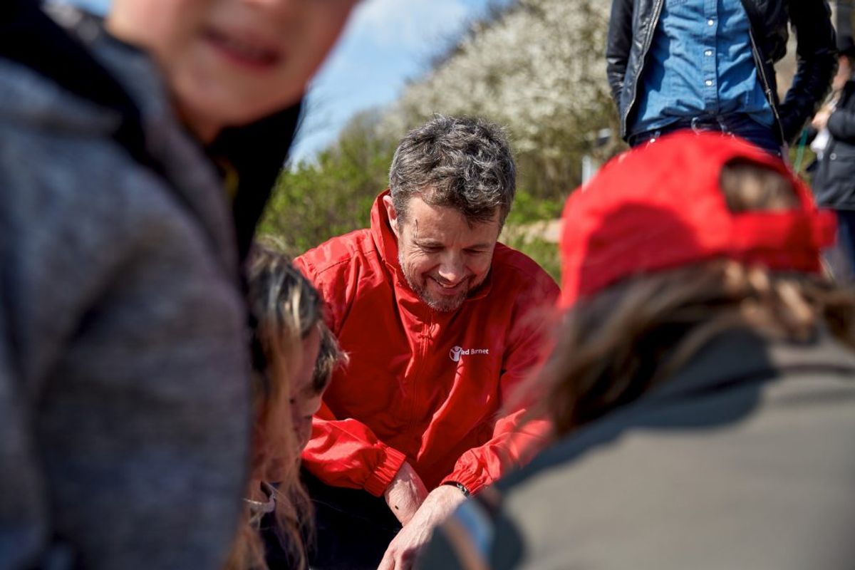 Dagen bød på krabbejagt og bålmad. Foto: Simon Caspersen/Red Barnet. KLIK OG SE FLERE BILLEDER.