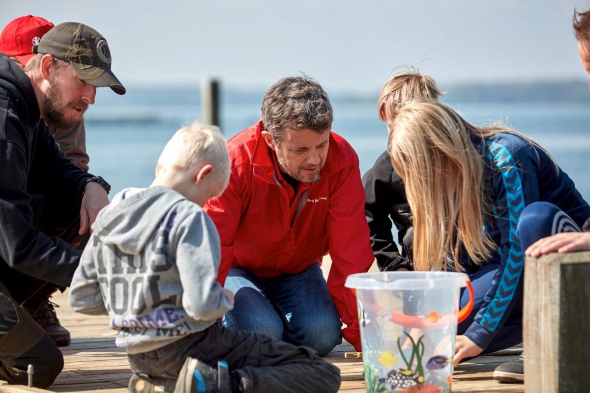 Dagen bød på krabbejagt og bålmad. Foto: Simon Caspersen/Red Barnet. KLIK OG SE FLERE BILLEDER.