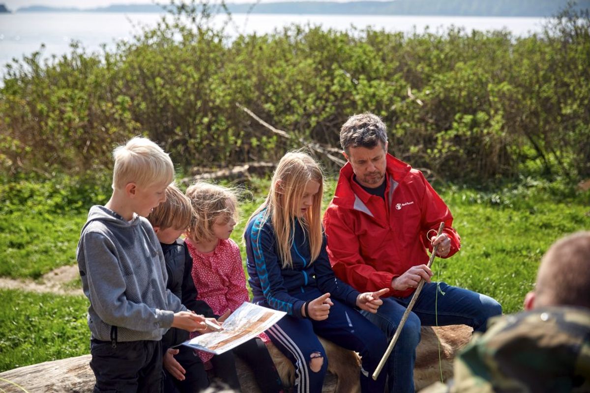 Dagen bød på krabbejagt og bålmad. Foto: Simon Caspersen/Red Barnet. KLIK OG SE FLERE BILLEDER.