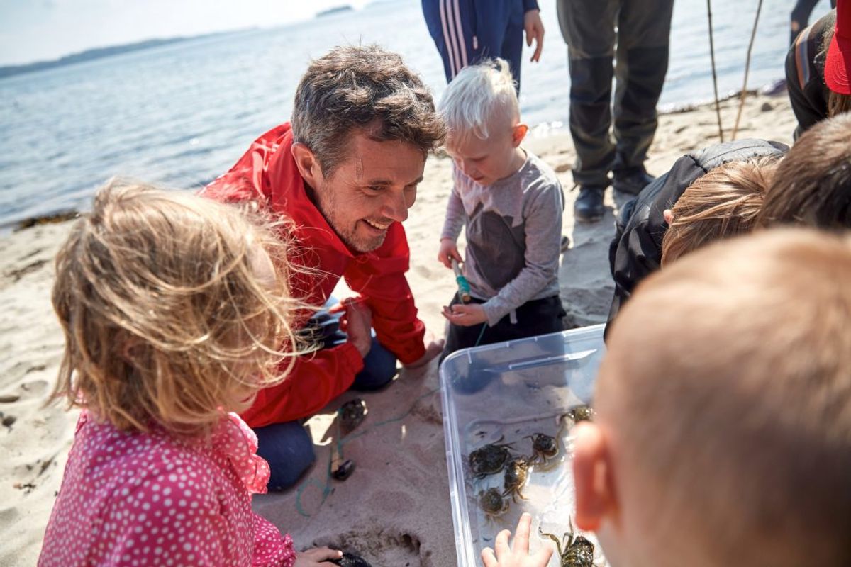 Dagen bød på krabbejagt og bålmad. Foto: Simon Caspersen/Red Barnet. KLIK OG SE FLERE BILLEDER.