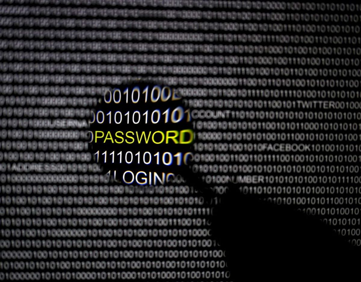 Danskere svindles på nettet, og det er ofte mails og sms’er camoufleret bag navne fra store virksomheder. KLIK videre og se selv. Arkivfoto: Scanpix