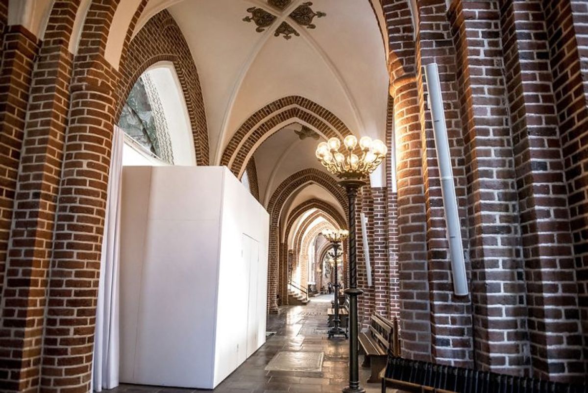 Dronning Margrethes grav gøres klar i Roskilde Domkirke tirsdag den 20. marts 2018.De sidste dele af glassarkofagen, hvorunder dronning Margrethe skal ligge efter sin død, er blevet leveret. Det skriver BT. . (Foto: Mads Claus Rasmussen/Ritzau Scanpix)