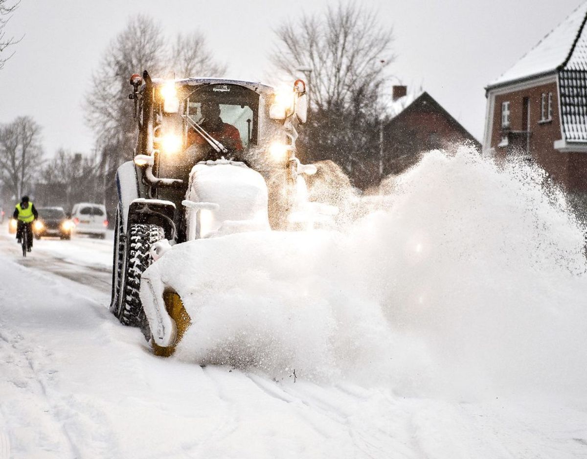 Foruden den løbende udsendelse af vejrudsigter varetager DMI opgaver af sikkerhedsmæssig karakter ved kuling-, storm- og orkanvarsling og i forbindelse med katastrofetjenester så som stormflodsvarsling. Foto: Henning Bagger/Scanpix