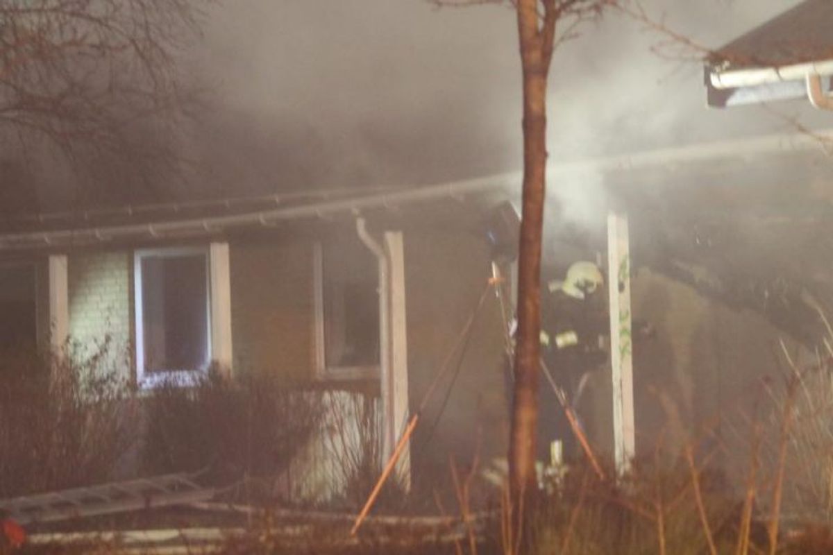 Natten til onsdag udbrød der brand i en skole i Kirke Sonnerup. Se flere billeder fra branden i galleriet her. Foto: Mathias Øgendal/Presse-fotos.dk